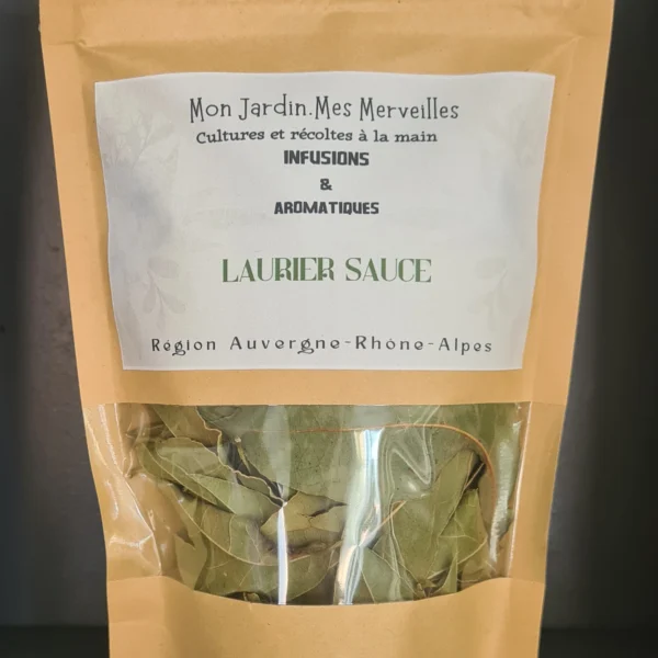 Sachet en papier kraft avec une fenêtre transparente laissant apparaitre les feuille sèches de laurier sauce