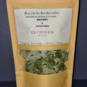 sachet en papier kraft avec une fenêtre transparente laissant apparaitre les feuilles de framboisier séchées